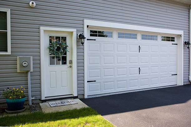 24/7 Emergency Garage Door Panel Replacement experts in Negaunee, MI